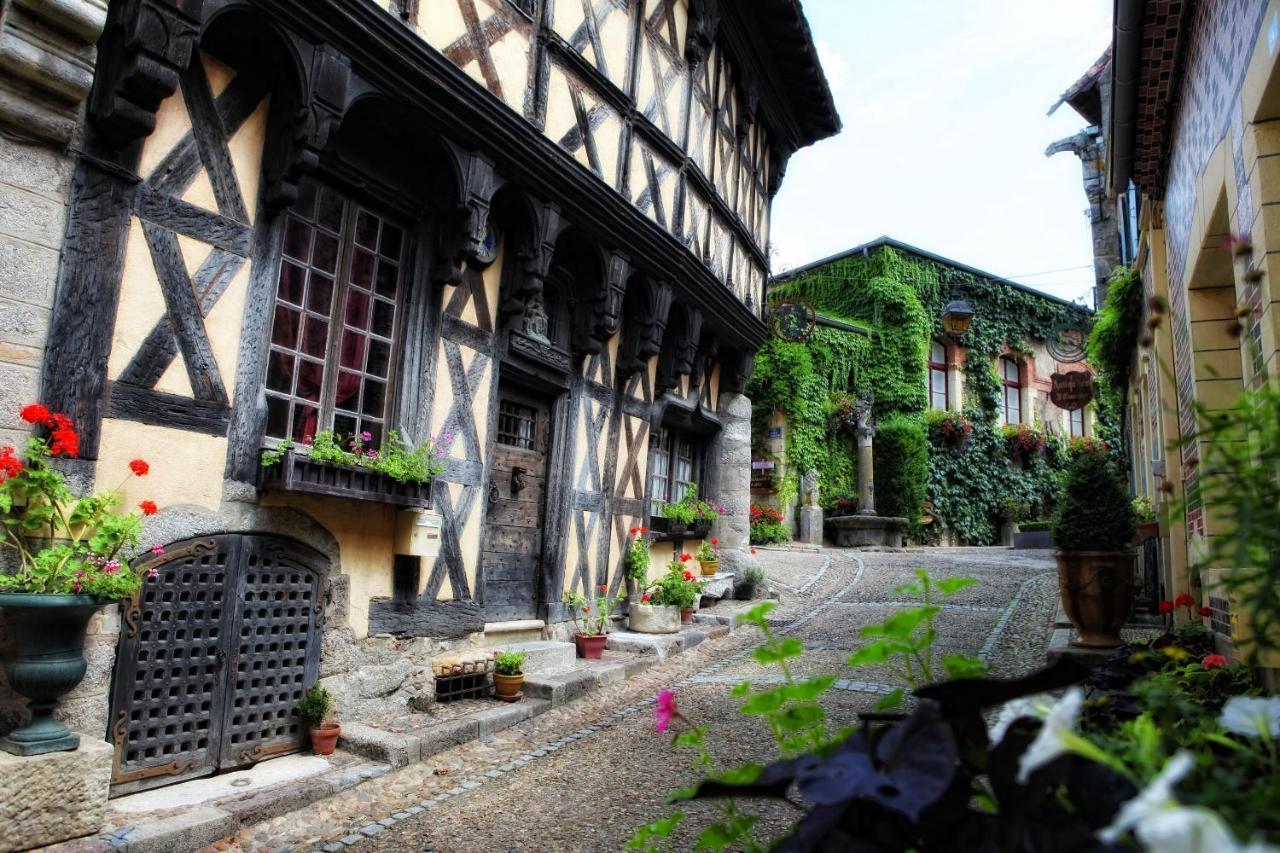 Appart' De La Collegiale Bourbon-Lancy Bagian luar foto